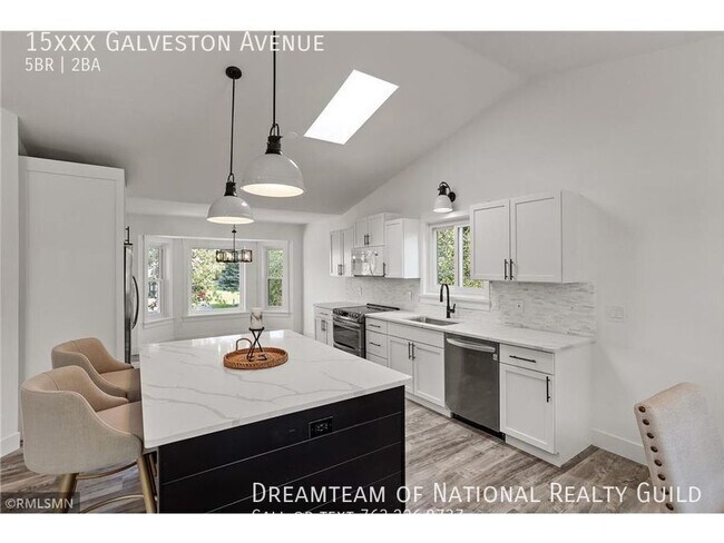 Building Photo - Pet Friendly, Gorgeous Modern Farmhouse st...