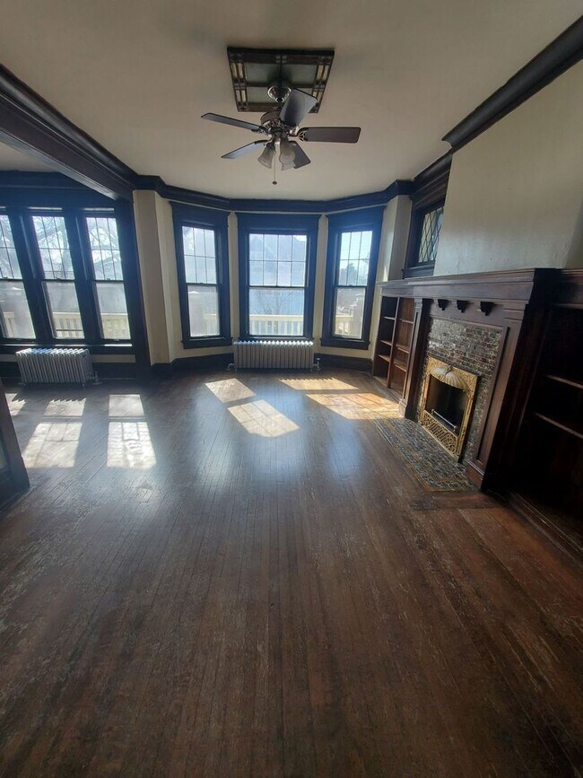 Foto del edificio - 1002-1004 S 22nd St. (3 Unit)