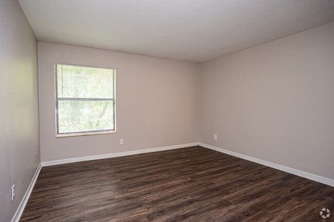 2BR, 2BA - 985SF - B1 - Primary Bedroom - Cross Creek