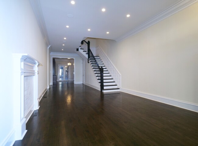 Building Photo - 47 E Bellevue Pl