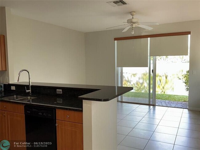 Foto del edificio - 8227 SW 27th St