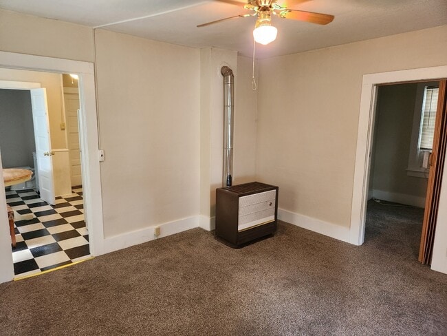 Building Photo - 553 Penora St
