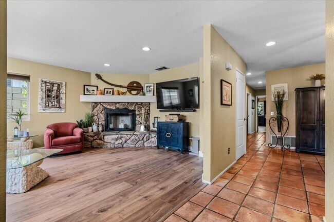 Building Photo - 53705 Avenida Diaz