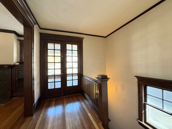 Foto del edificio - 811 E 39th St