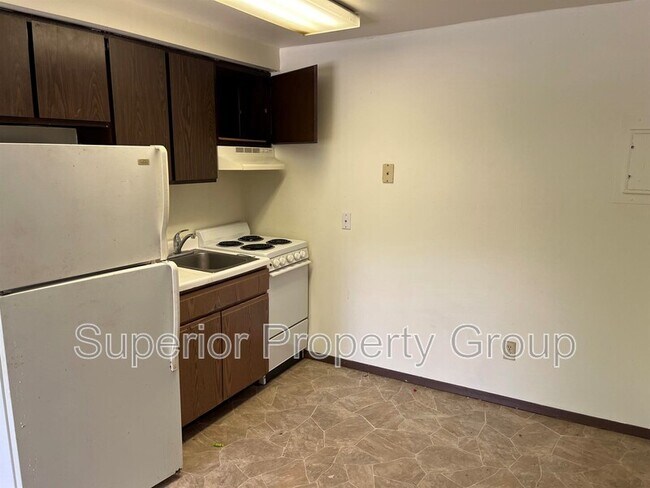 Foto del edificio - 714 N Oak St