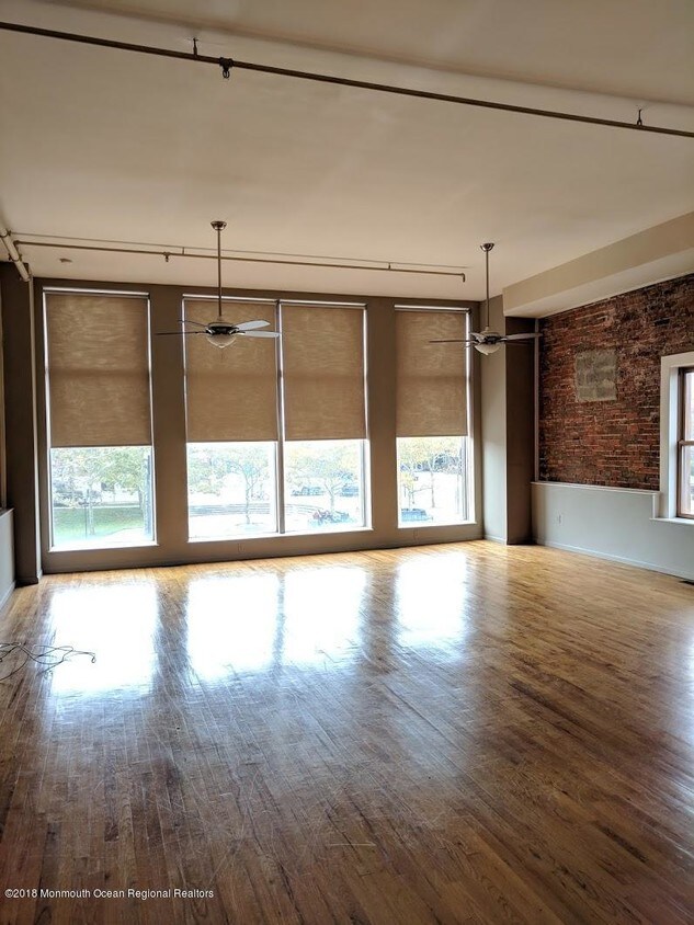 162 Main St Unit 3, Asbury Park, NJ 07712 Room for Rent in Asbury