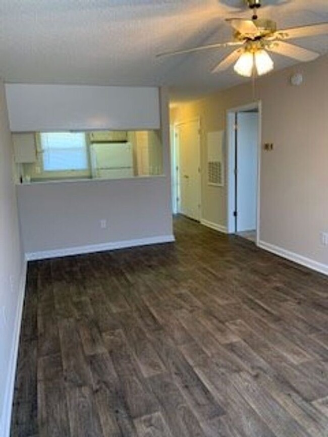 Building Photo - Melrose Apartments, 1br 1ba Apartment, FIR...