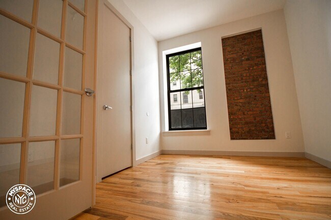 Building Photo - 707 St Johns Pl