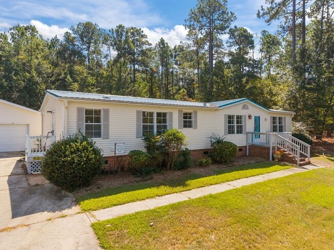 Building Photo - 4 bedroom 2 bathroom spacious home!