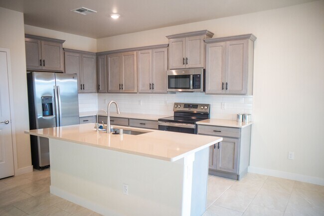 Building Photo - 3007 San Jenaro Dr