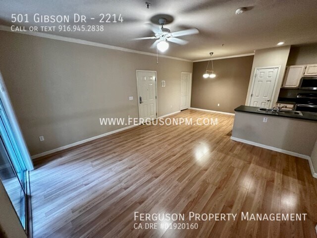 Building Photo - Ground Level One Bedroom Condo with Detach...