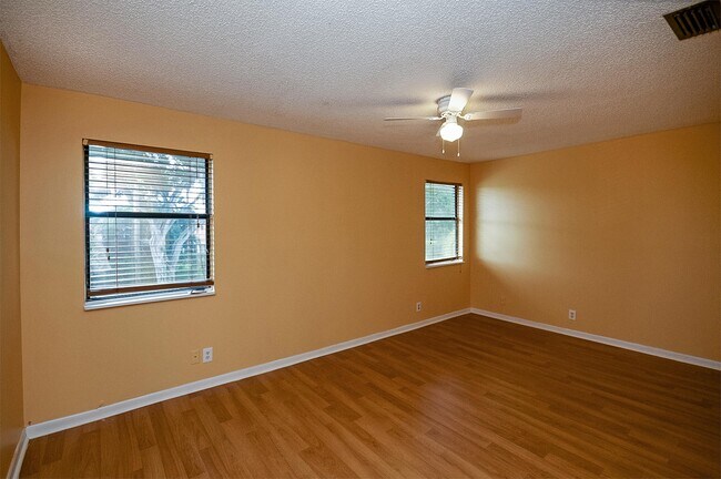Building Photo - 5170 Tennis Ln