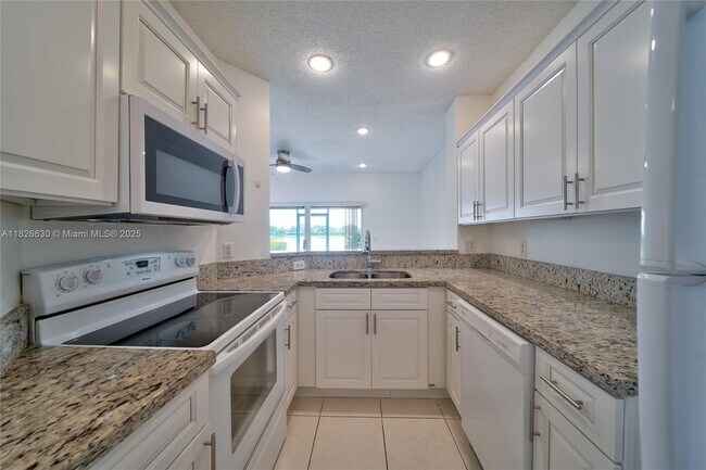 Foto del edificio - 12180 SW 5th Ct