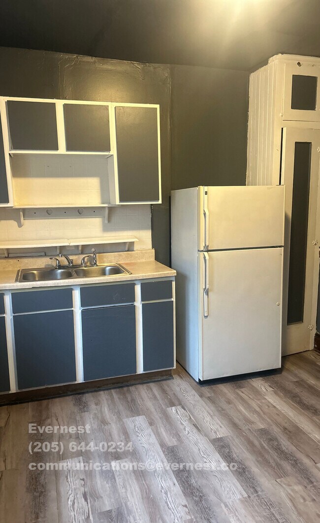 Foto del edificio - 3046 E 130th St