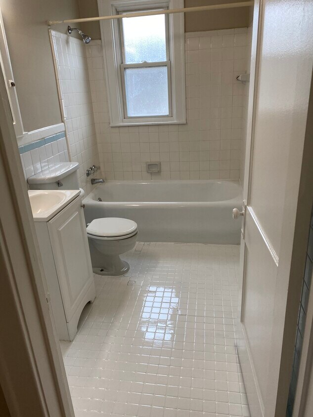 900 Nottingham Rd Unit 3, Grosse Pointe Park, MI 48230 Apartments in Grosse Pointe Park, MI