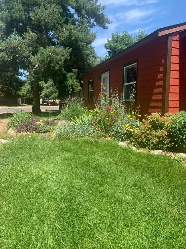 Building Photo - Adorable Duplex Close on West Side of Fort...