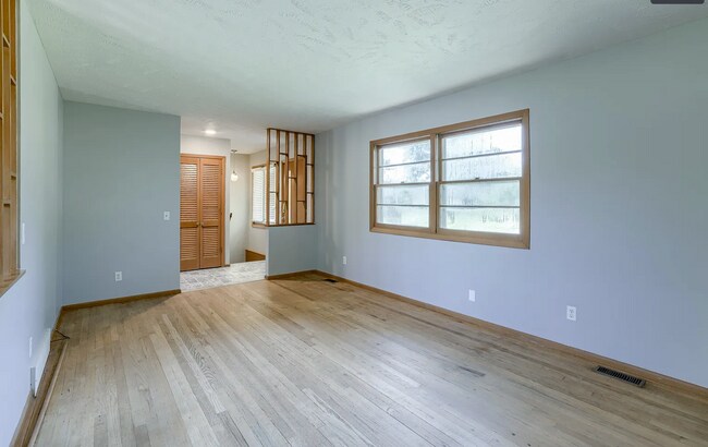 Building Photo - Must See 3 Bedroom with Private Backyard!!