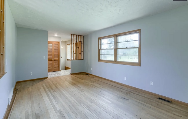 Foto del edificio - Must See 3 Bedroom with Private Backyard!!