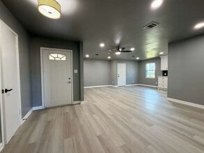 Building Photo - 7715 Catalina Ln