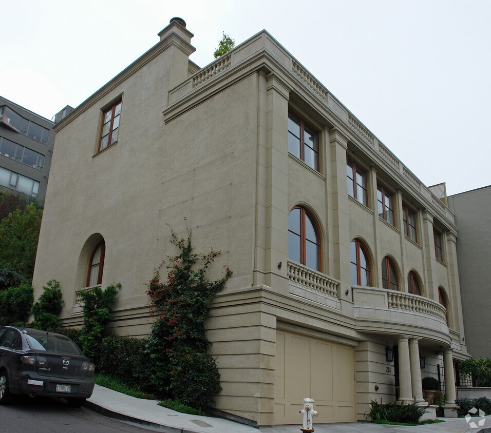 Building Photo - 201 Chestnut St