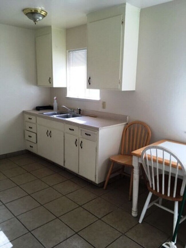 Building Photo - 1 bedroom apartment in Greenfield