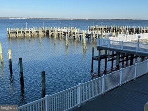 Building Photo - 200 Bay Ave