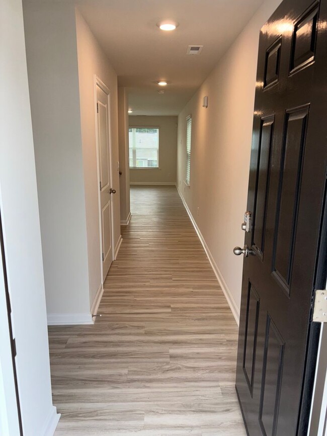 Foto del edificio - Brand New End-Unit Townhome in Charlotte!
