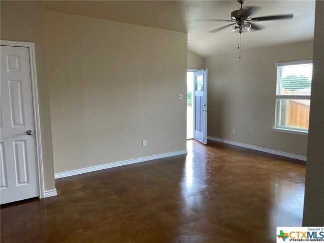 Foto del edificio - 1604 Tejas Trail