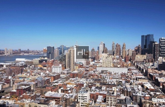 Building Photo - 420 W 42nd St