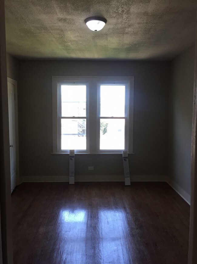 Foto del edificio - NEWLY RENOVATED 2 BDRM 1 BATH