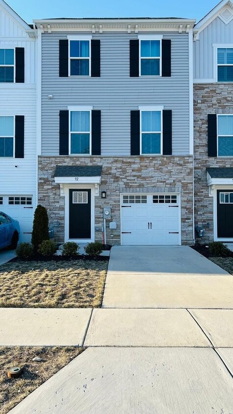 Foto principal - Spacious 3BR Townhome in Pennsauken