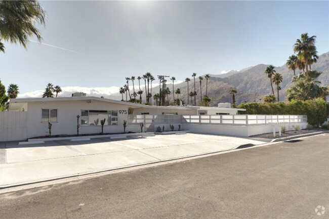 Building Photo - 975 E Camino Parocela
