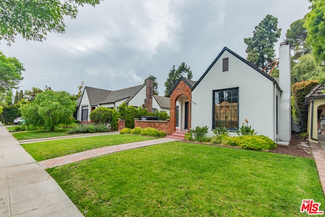 Building Photo - 949 Schumacher Dr