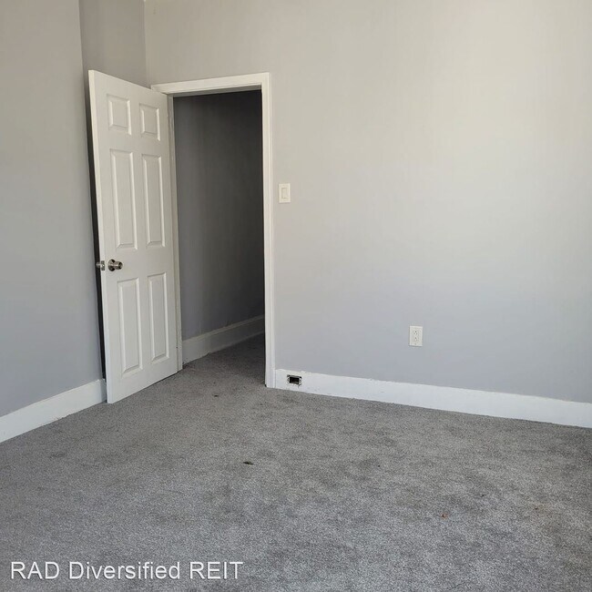 Building Photo - 3 br, 1 bath House - 404 N Wanamaker St