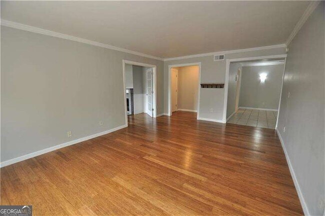 Building Photo - 6851 Roswell Rd