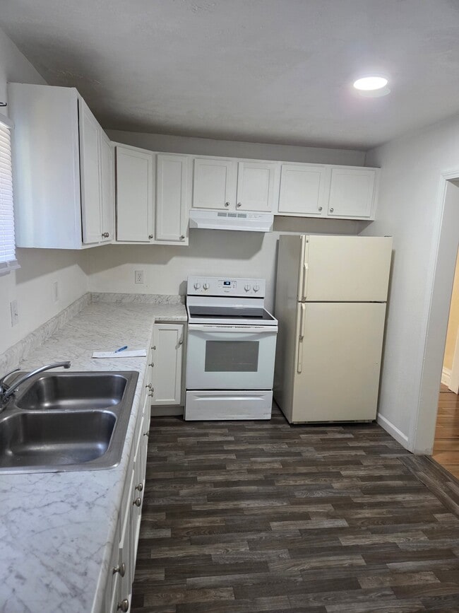 Foto del edificio - 1427 Lane Blvd