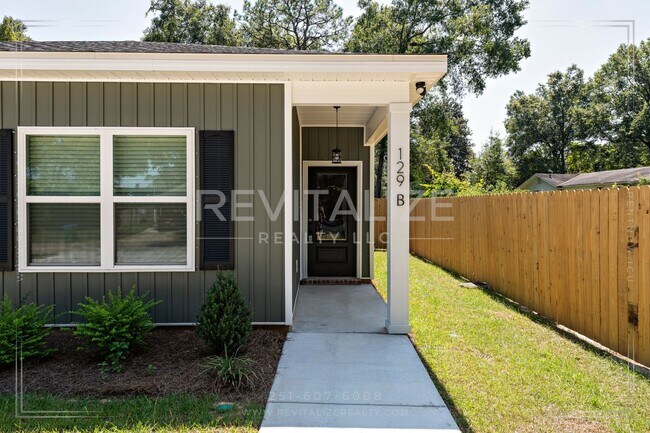 Building Photo - 129 Harris Ave