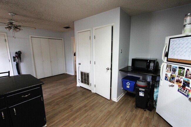 Foto del edificio - 2389 Gregory Dr