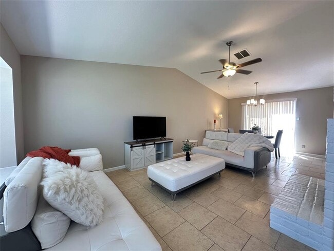Building Photo - 10627 Sandpiper Dr