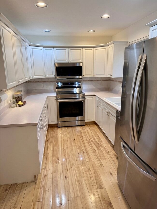 Cuisine - 2425 Mount Baldy Dr