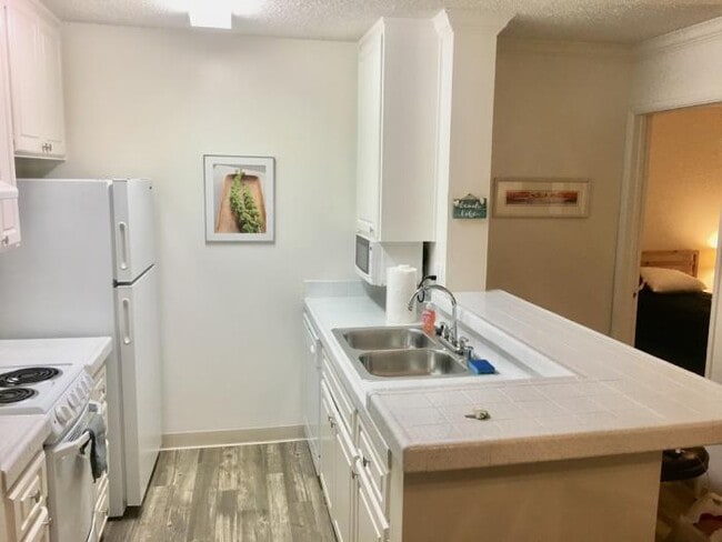 Building Photo - 1 bedroom in San Diego CA 92109