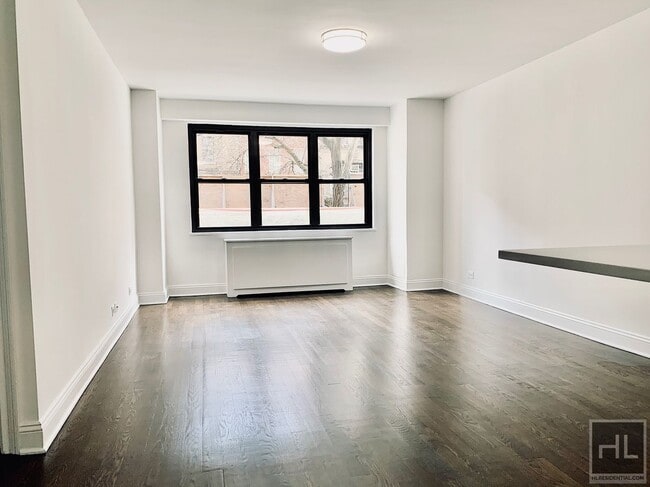 Building Photo - E 16 ST