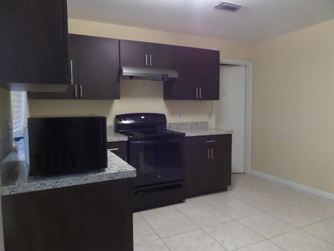 Foto del edificio - 9145 E Highland Pines Blvd