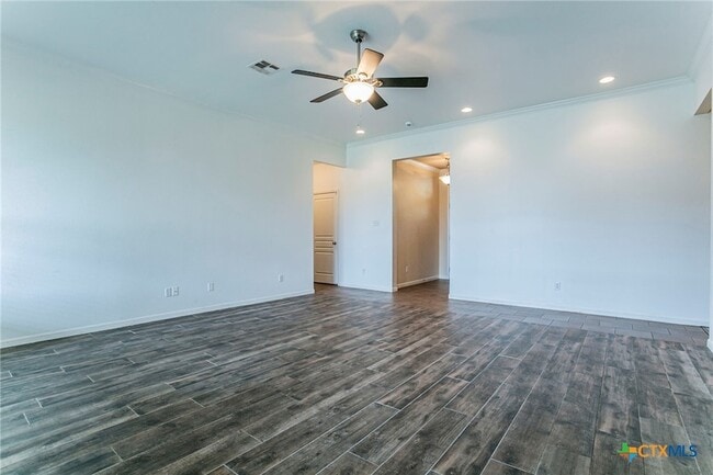 Building Photo - 167 Chering Dr