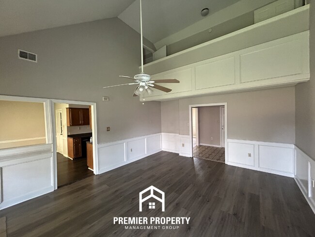 Foto del edificio - Large 5BR/3.5BA Home in 38125 | 2,541 Sq Ft, Vaulted Ceilings & Covered Patio