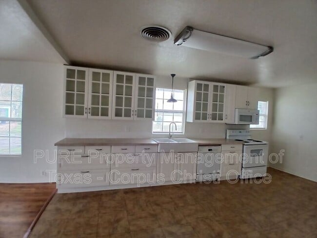 Foto del edificio - 5002 Bevly Dr