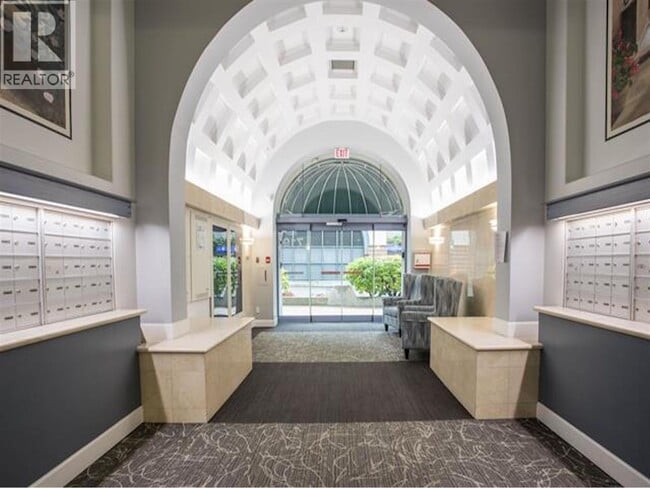 Building Photo - 719 Princess St