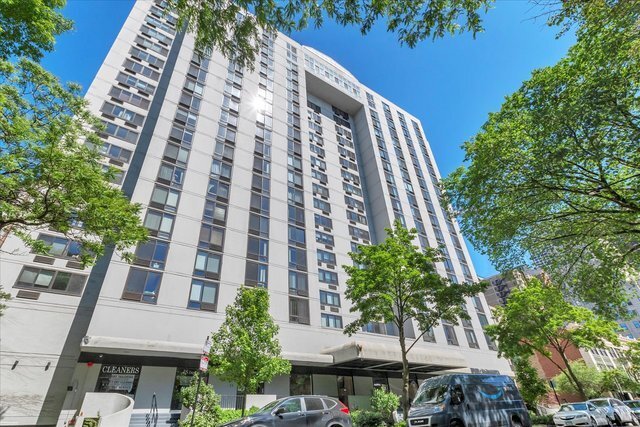 Foto principal - 1221 N Dearborn St