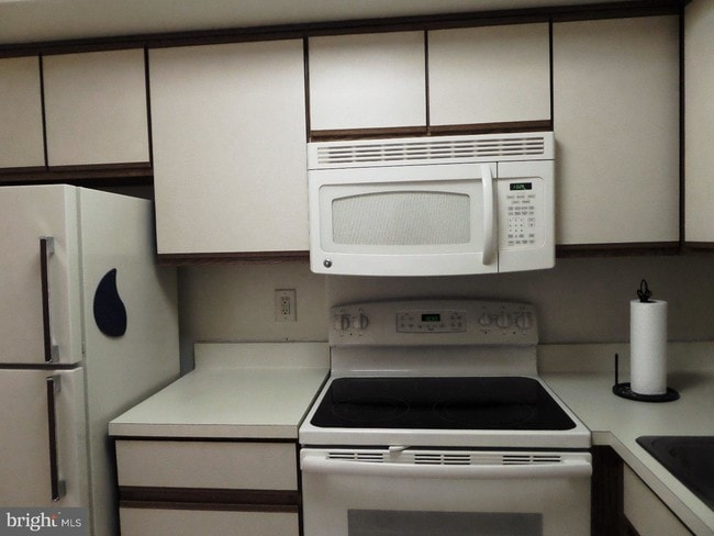 Building Photo - 68 Cavendish Dr