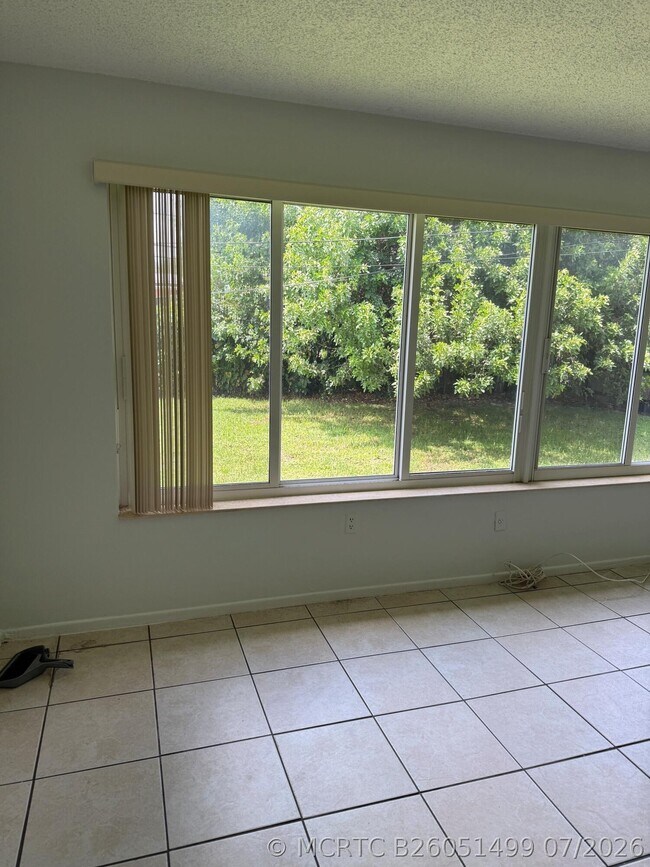 Foto del edificio - 6900 NW 14th Ct